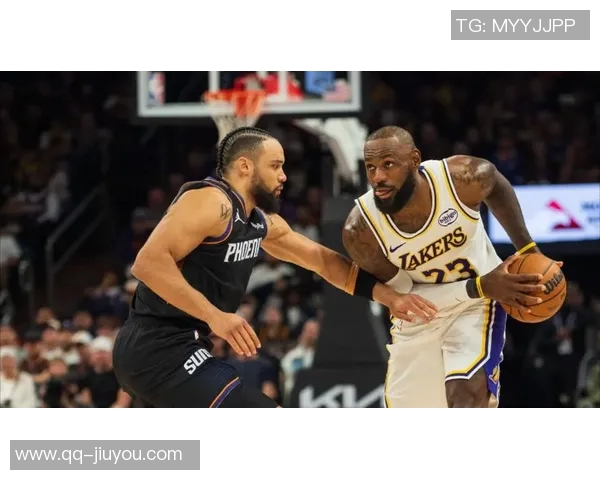 裁判报告揭示布克与詹姆斯接触细节影响比赛判罚的关键时刻