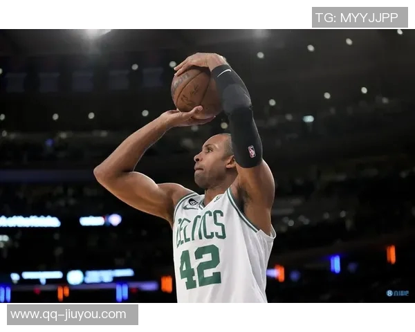 约基奇半场表现如同游戏般轻松7投5中贡献10分4篮板6助攻 约基奇半场表现如同游戏般轻松7投5中贡献10分4篮板6助攻